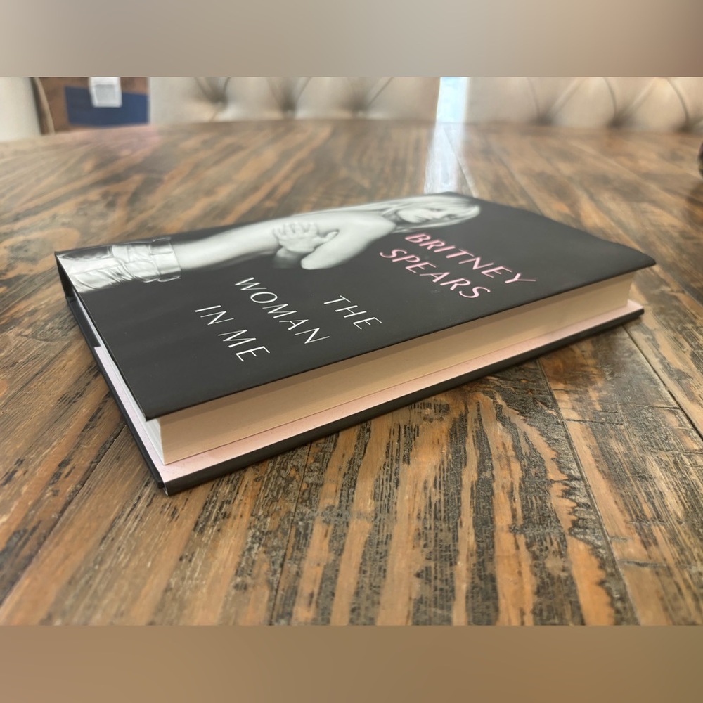 Brittany Spears “The Woman In Me” Book First Edition - Picture 2 of 6